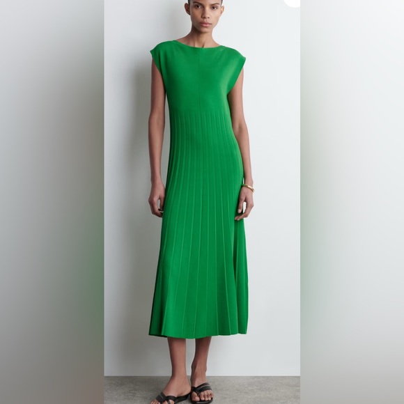 *NWT* COS Kelly Green Pleated Maxi Dress Size XS Knit Sleeveless Wedding Holiday - Picture 1 of 9